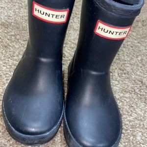 Kids Hunter boots size 6, Navy blue. Fair condition